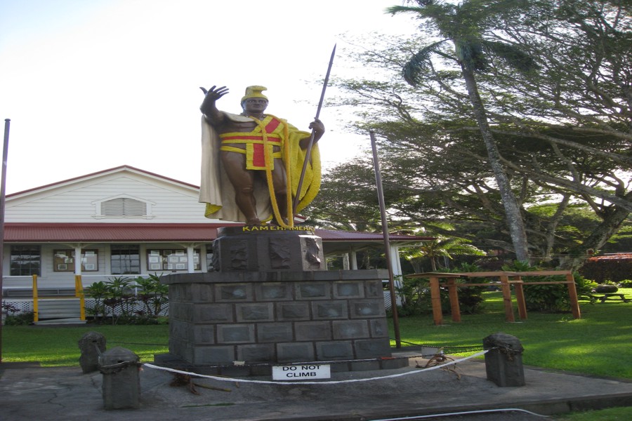 ../image/statue of king kamehameha the great 1.jpg